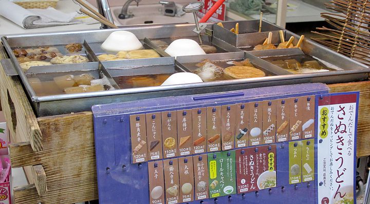 Oden in vendita in un conbini.