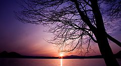 Un lago in Hokkaido al tramonto.