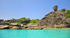 Il mare cristallino e le rocce sulle isole Similan.