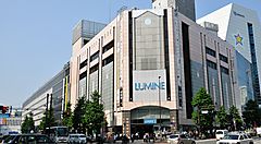 L'edificio Lumine a Shinjuku.