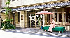 L'ingresso del Watazen ryokan di Kyoto.