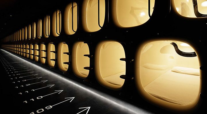 Stanza capsule, al capsule hotel 9 hours, a Narita.