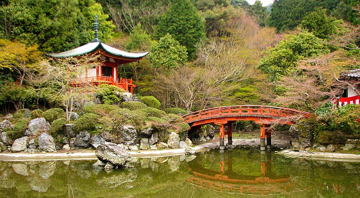 Il tempio Daigo-ji e il pittoresco ponte rosso.