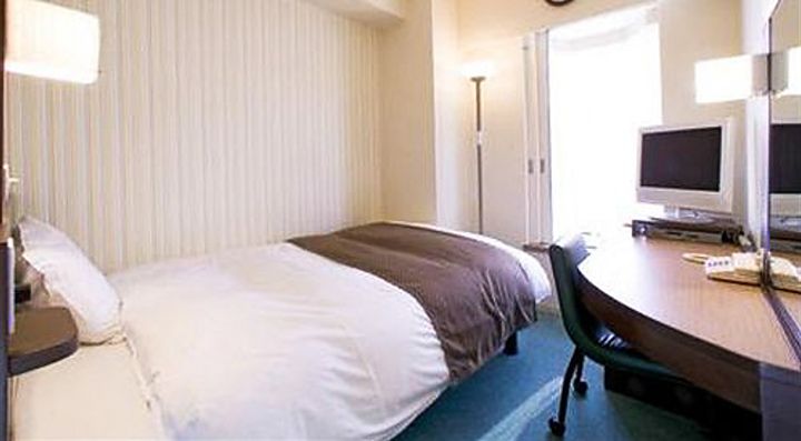 Stanza al Dormy Inn Shinsaibashi, ad Osaka.
