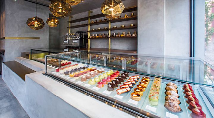 Dolci in vetrina alla pasticceria Libertable.