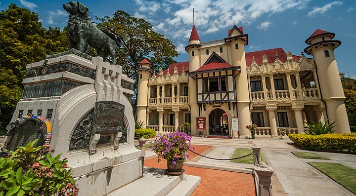 Il Sanam Chandra Palace.