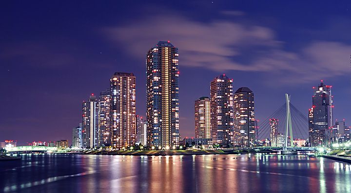 Il quartiere di Tsukishima, la sera.