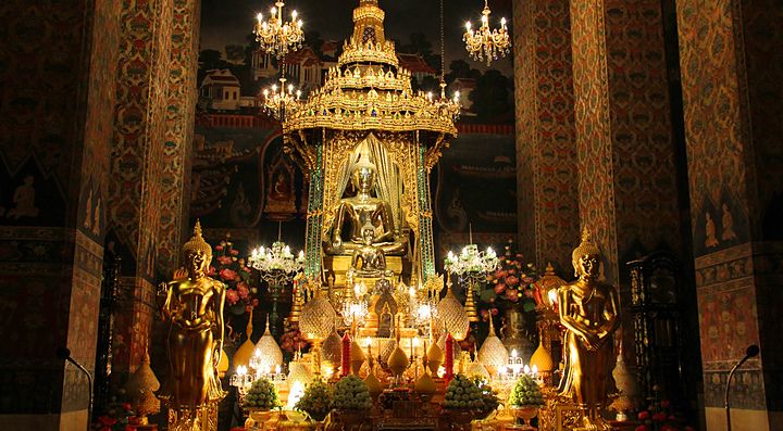 Decori al tempio Wat Pathum Wanaram.