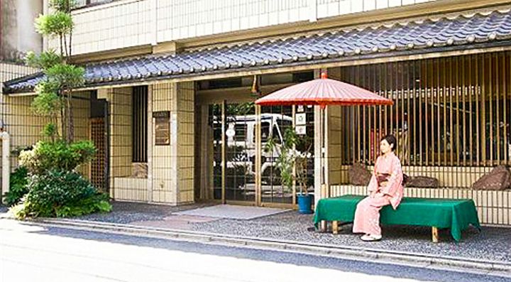 L'ingresso del Watazen ryokan di Kyoto.