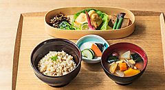 Pasto vegano da Brown Rice Cafe a Tokyo.