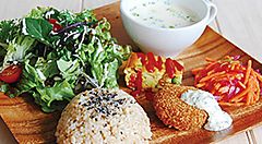 Pranzo con cucina macrobiotica da Chaya Macrobi.