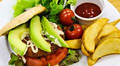 Piatto di verdure da Mumokuteki Cafe.