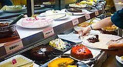 Dolci a buffet al ristorante Sweets Paradise.