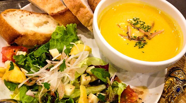 Pasto vegetariano al ristorante Eat More Greens.