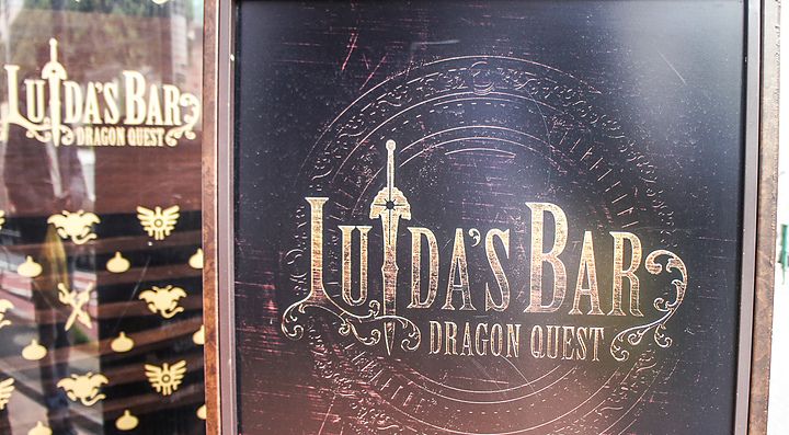 L'ingresso di Luida's Bar, e il logo.