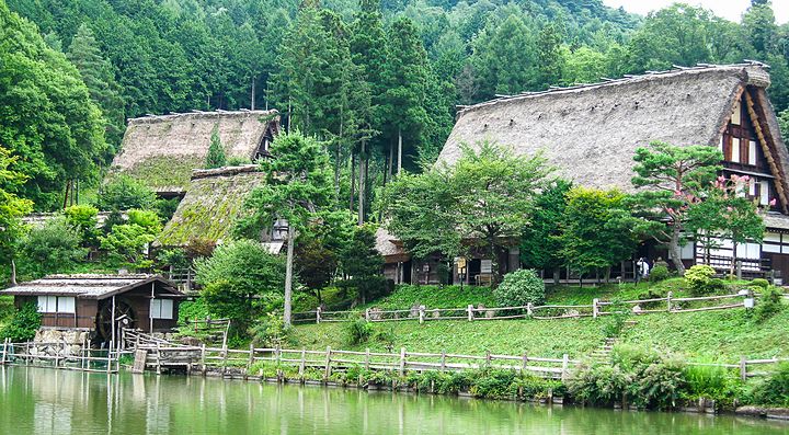 Case tradizionali al villaggio di Hida.