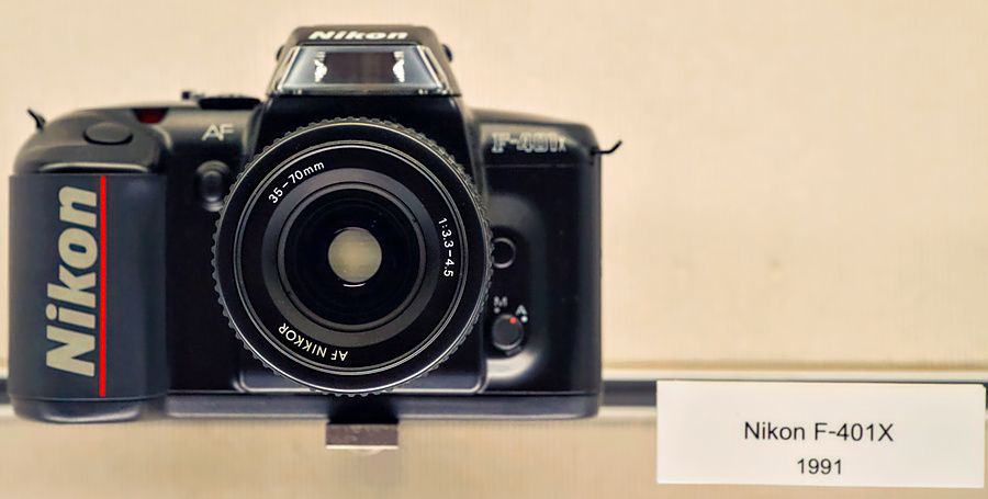 Fotocamera Nikon F-401X in esposizione al Nikon Museum di Shinagawa, Tokyo.