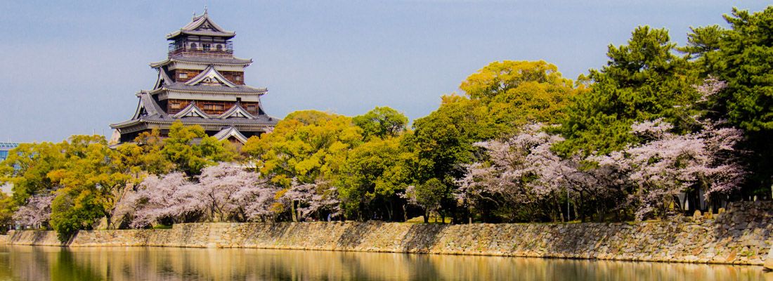 Il castello di Hiroshima in primavera.