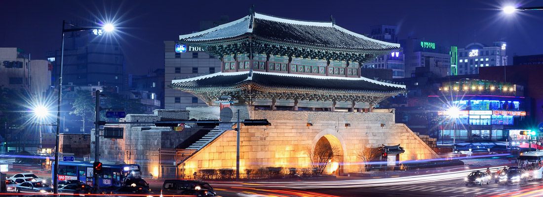 Il Dongdaemun Gate, nel centro di Seoul.