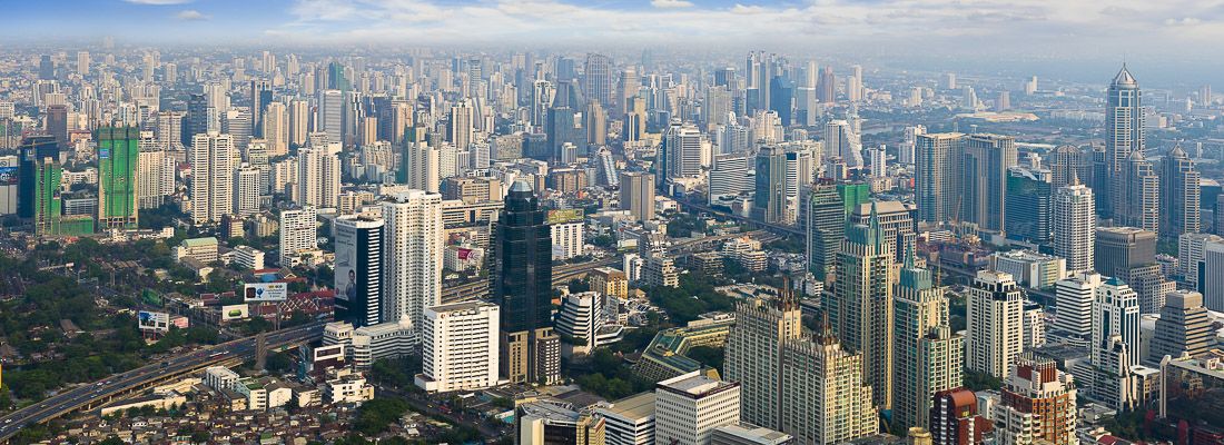 La visita di Bangkok in una giornata di sole.