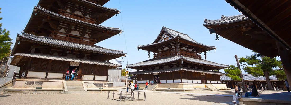 Il tempio Horyuji, e la sua antica struttura in legno.