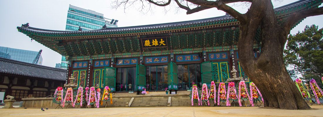 Il tempio Jogyesa a Seoul.