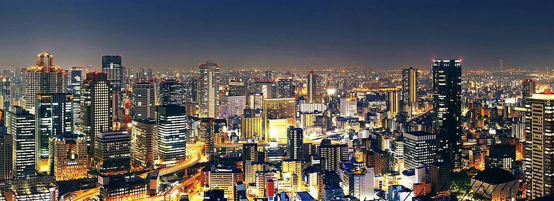 Panorama di Osaka di notte.