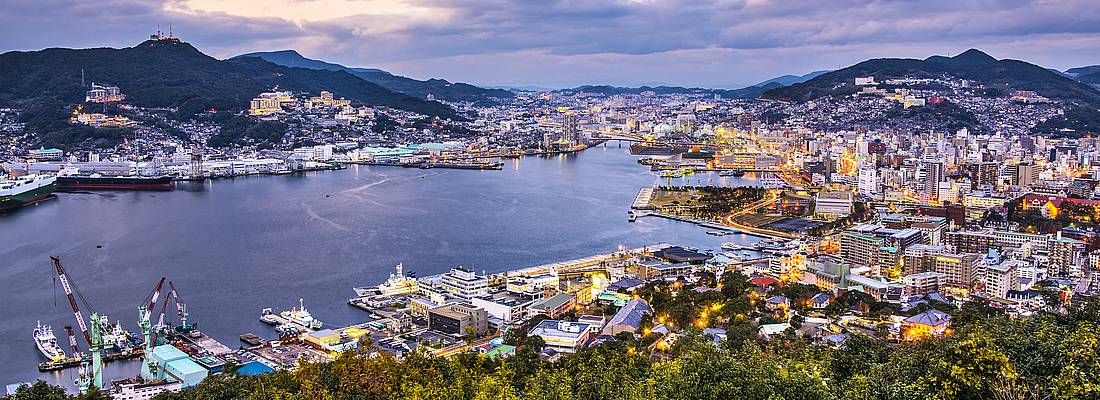 Il porto di Nagasaki visto dall'alto.