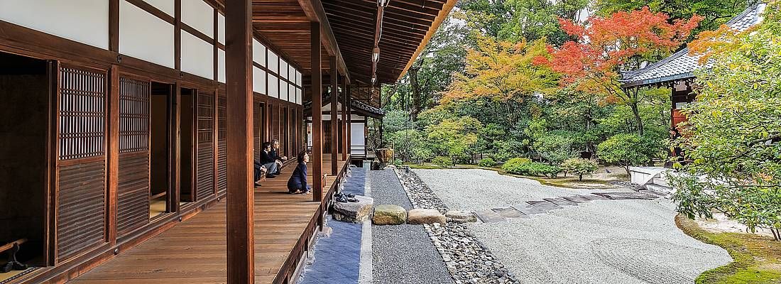 Raffinato giardino giapponese zen, al tempio Kennin-ji di Kyoto.