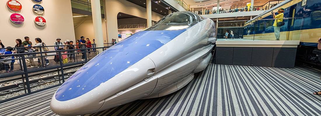 Treno shinkansen in epsosizione al museo ferroviario di Kyoto.