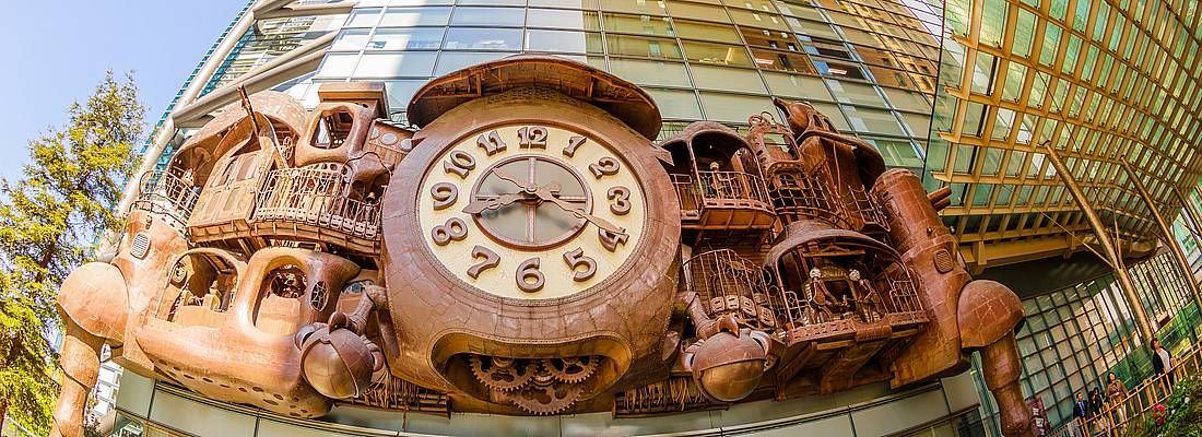 Foto fisheye dell'orologio dello Studio Ghibli a Shiodome.