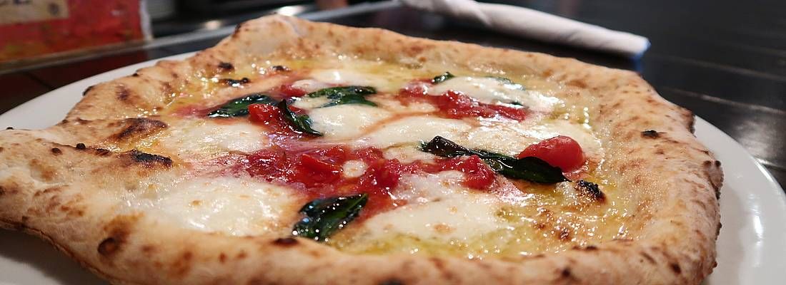 Pizza margherita alla pizzeria Seirinkan di Naka-Meguro.