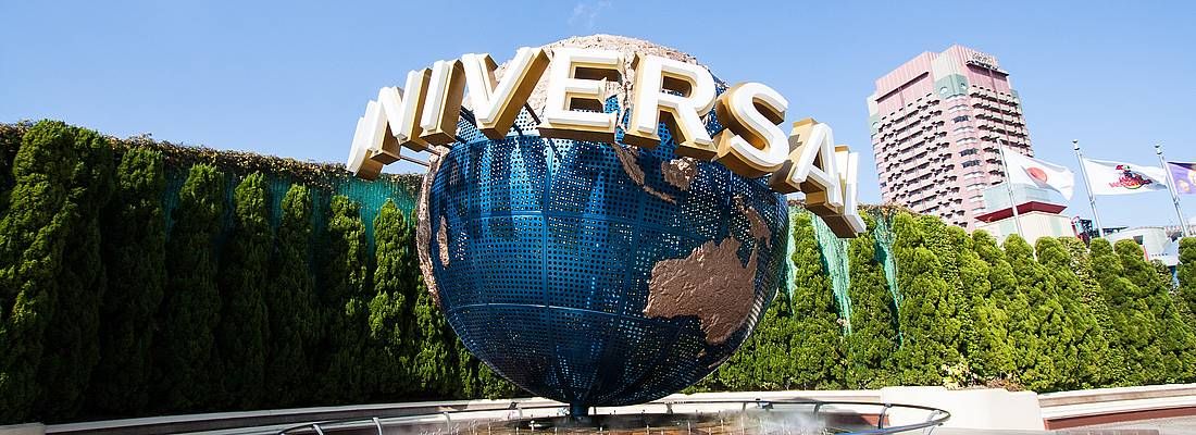 Il logo degli Universal Studios, all'ingresso dell'omonimo parco ad Osaka.