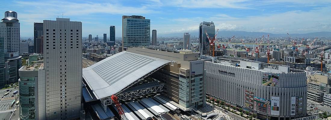 La stazione di Osaka vista dall'alto.