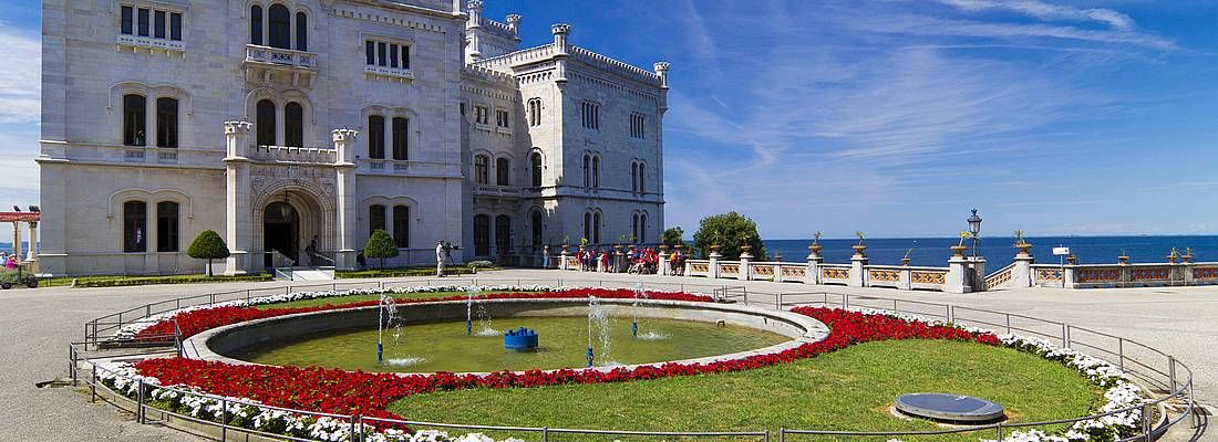 Il castello di Miramare a Trieste.