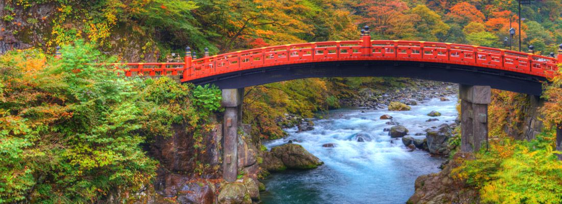 Il pittoresco ponte rosso Shinkyo, a Nikko.