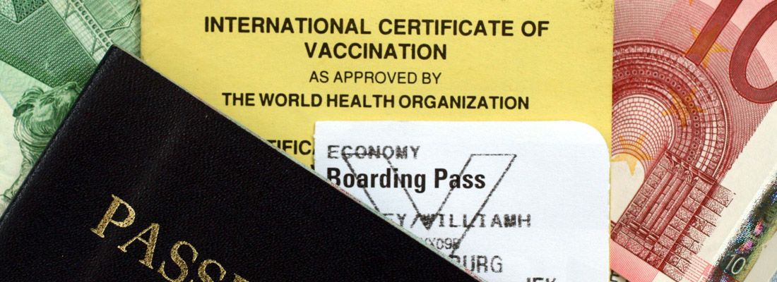 Passaporto e certificato internazionale di vaccinazione.