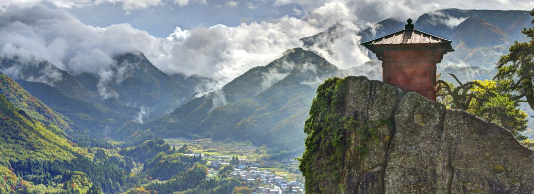 Il pittoresco tempio Yamadera, arroccato sulle montagne.