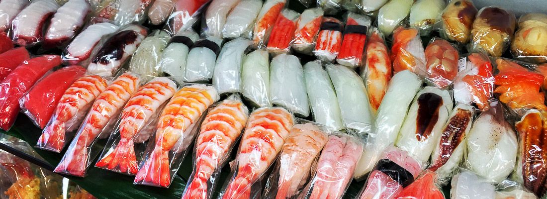 Dettaglio di sushi finto (di plastica) in vendita a Kappabashi Dori.