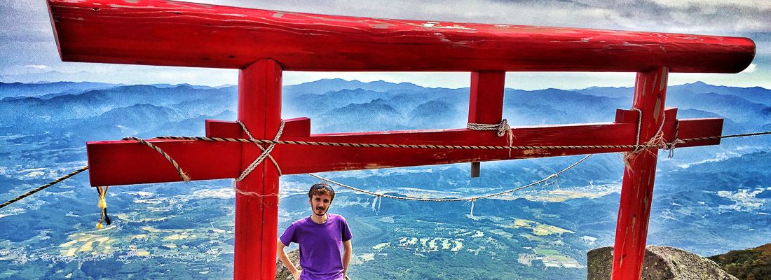 Marco Togni sulla cima del Monte Iwaki, vicino ad Hirosaki.