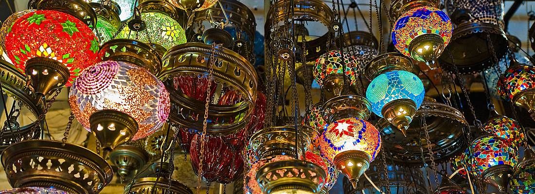 Lanterne tipiche turche al Bazaar di Istanbul.