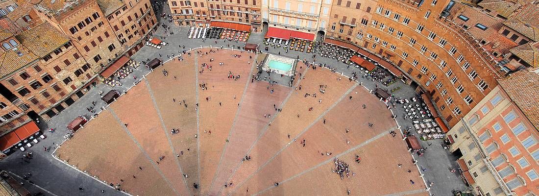 Piazza del Campo a Siena, vista dall'alto.