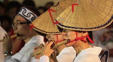 Musicisti/danzatori ad un festival tradizionale in Giappone.