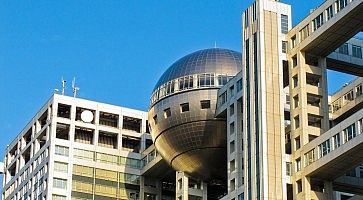 La grande sfera, icona dell'edificio Fuji TV ad Odaiba.