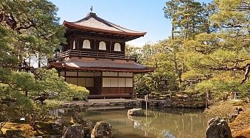 Esterno del tempio dal padiglione d'argento, Ginkaku-ji a Kyoto, visto dal giardino.