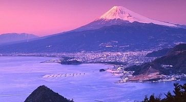 Il Monte Fuji al tramonto.