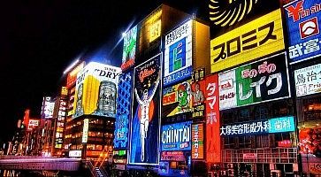 Pubblicità neon, nella zona di Dotonbori ad Osaka.