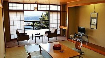 Stanza tradizionale elegante, al Miyajima Seaside Hotel.