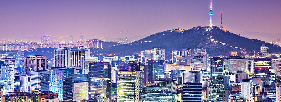 Lo skyline di Seoul la sera.