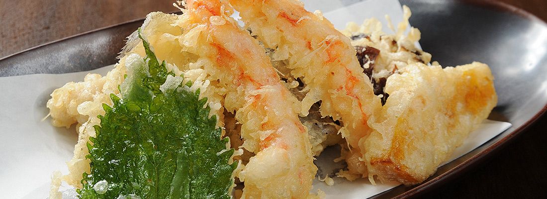 Tempura di gamberoni e verdure.